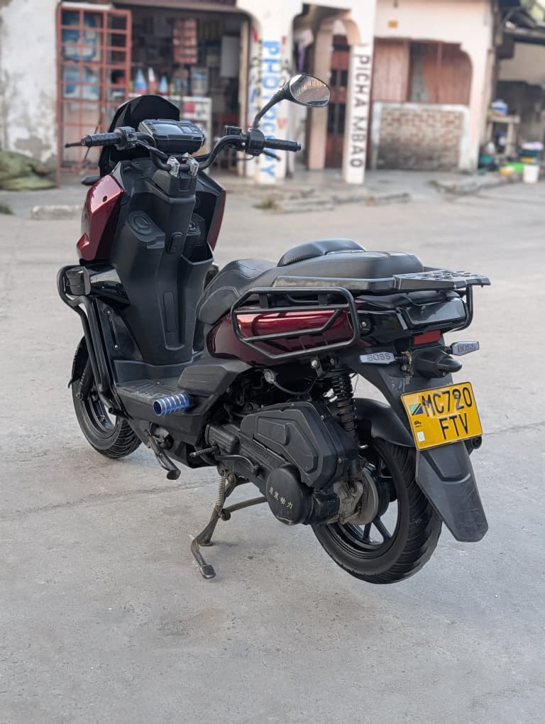Tank 2 Urban Scooter 150 — Black