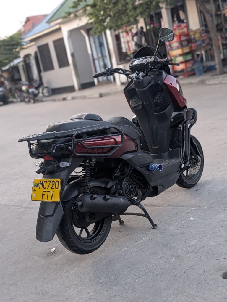 Tank 2 Urban Scooter 150 — Black — photo 2