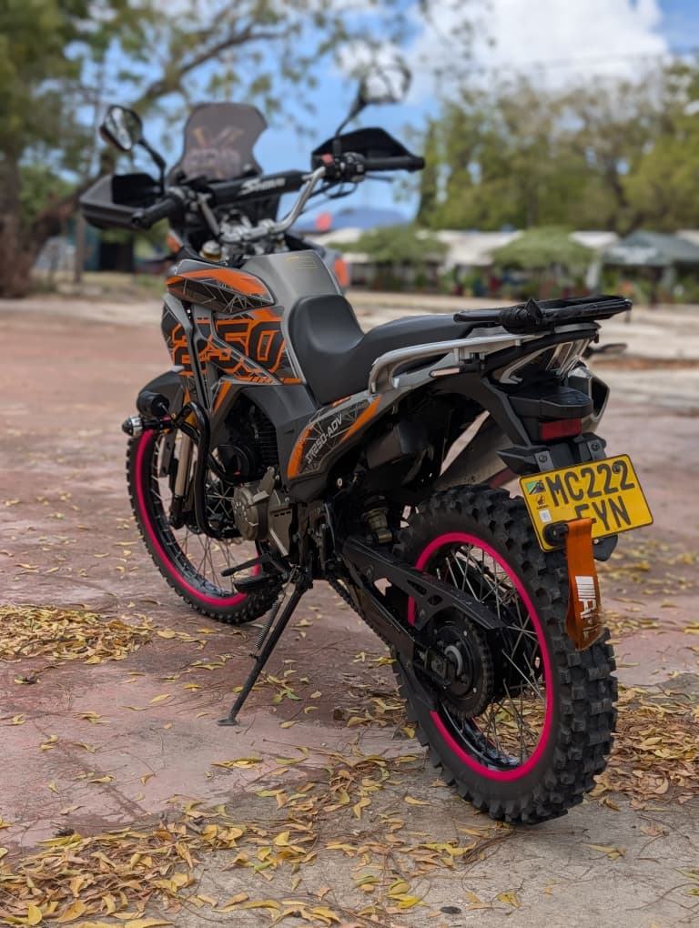 Adventure 200 — Orange Edition — photo 2